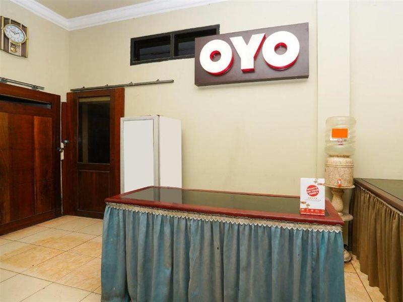 Oyo 2715 Hotel Madinah Syariah Pamekasan Extérieur photo