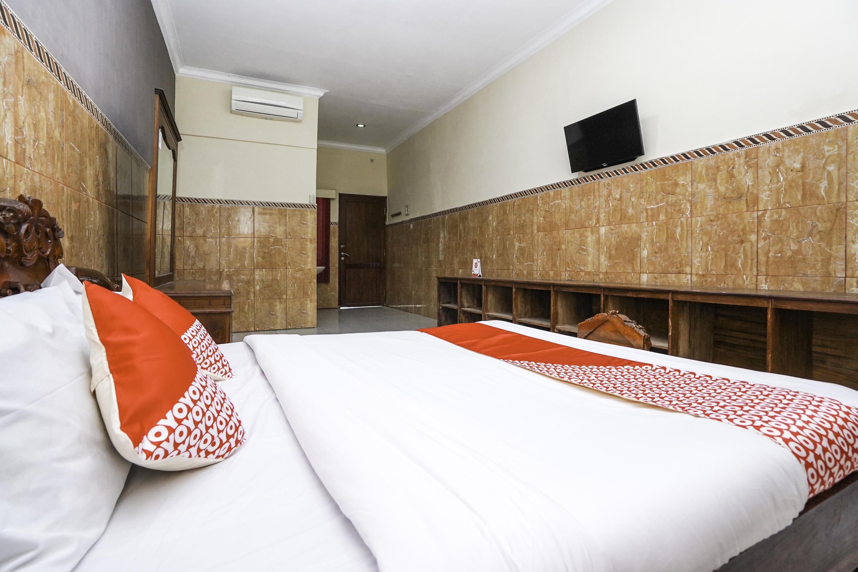 Oyo 2715 Hotel Madinah Syariah Pamekasan Extérieur photo