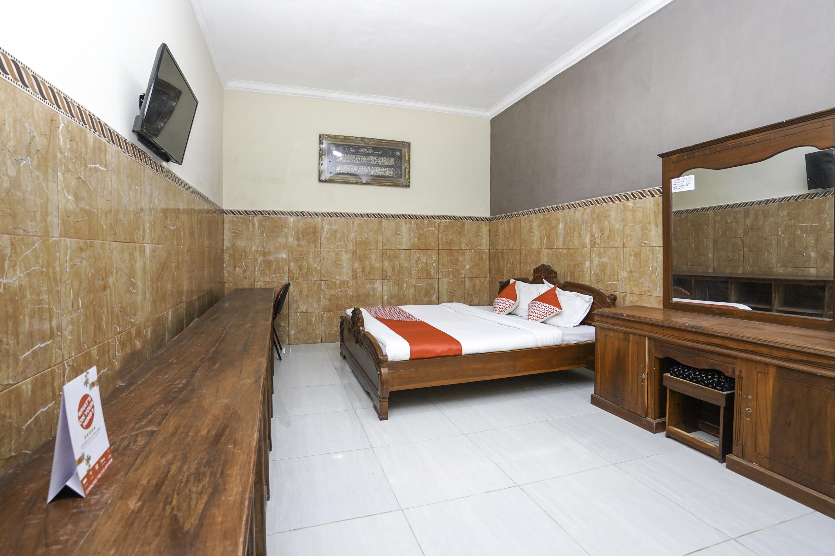 Oyo 2715 Hotel Madinah Syariah Pamekasan Extérieur photo