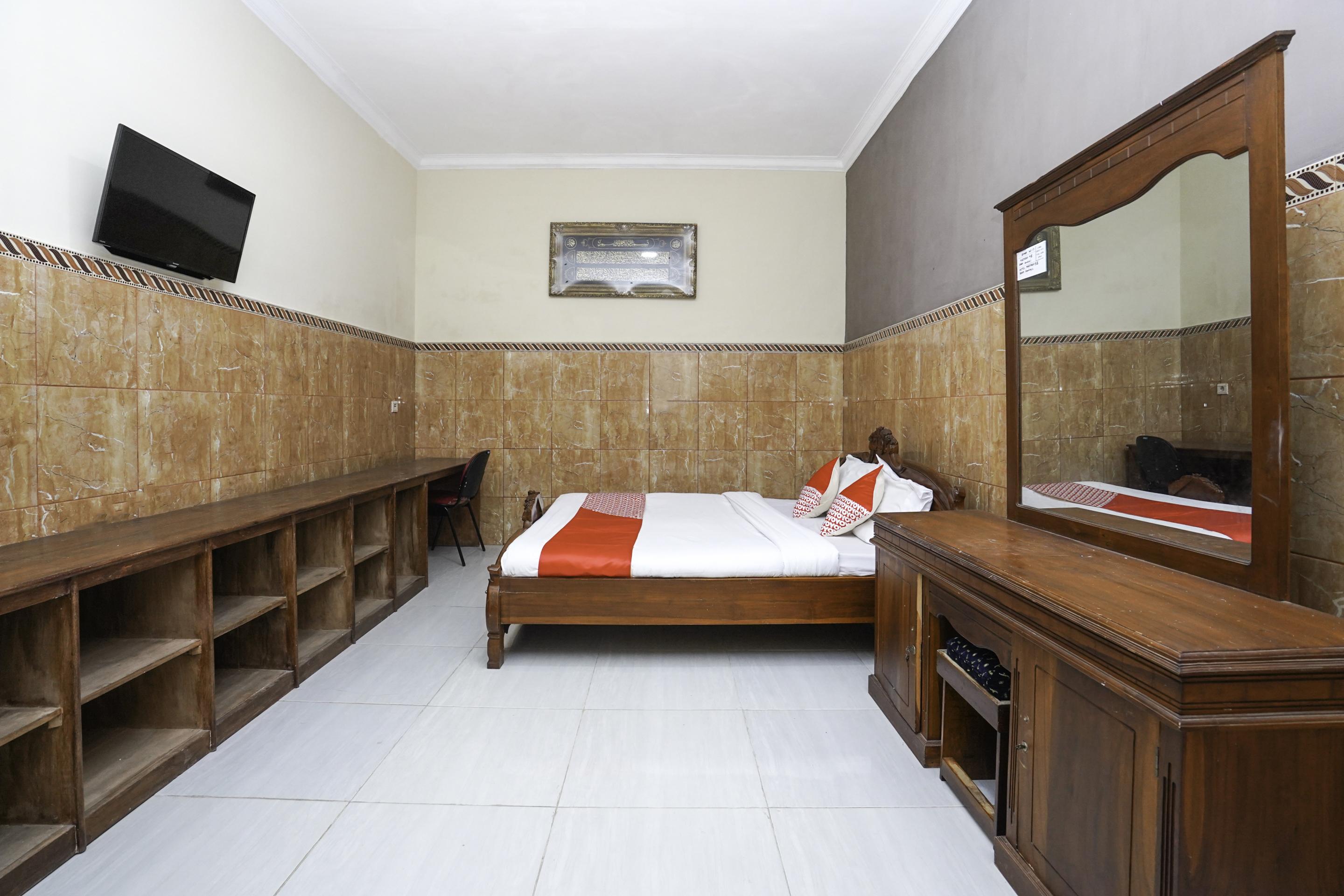 Oyo 2715 Hotel Madinah Syariah Pamekasan Extérieur photo
