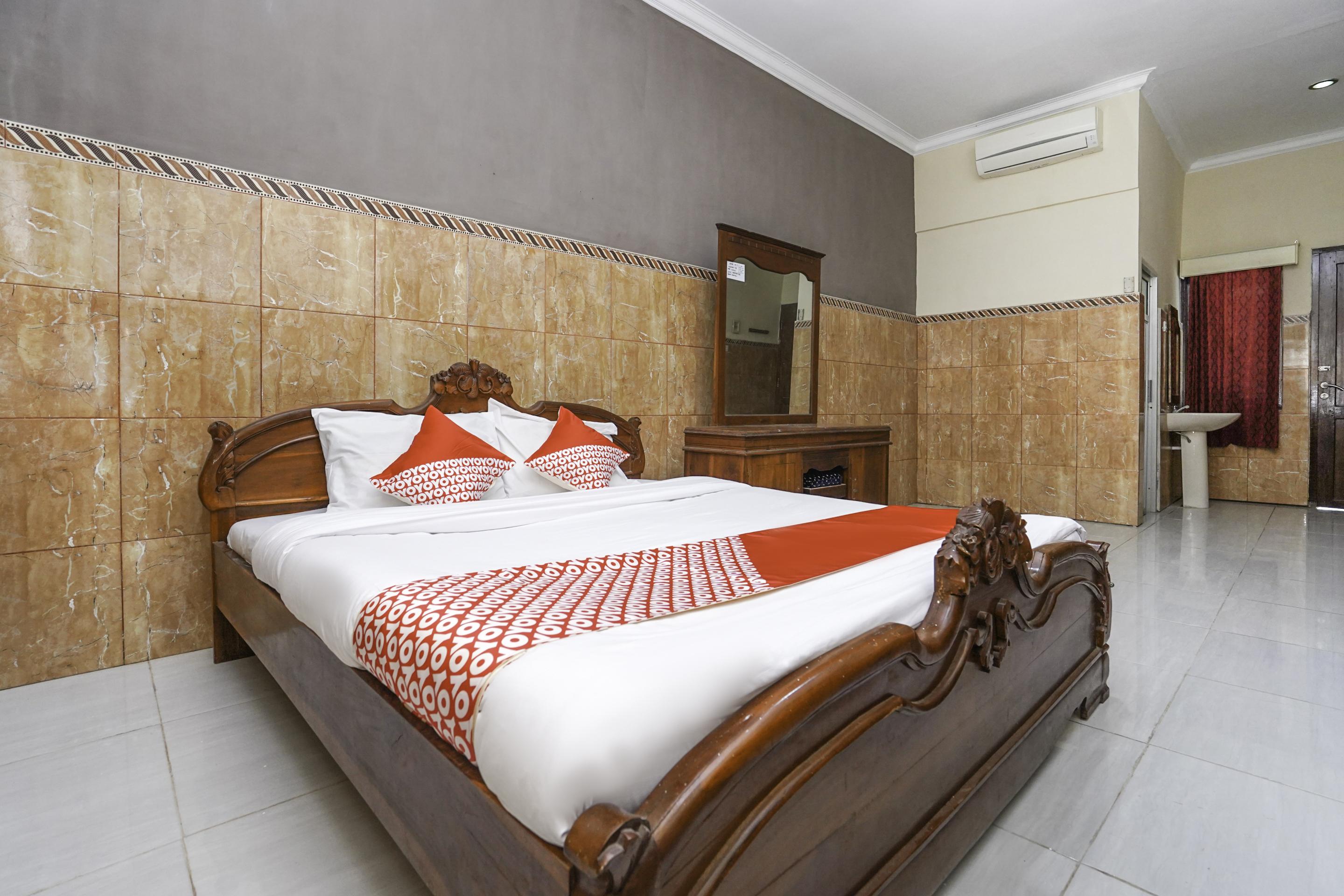 Oyo 2715 Hotel Madinah Syariah Pamekasan Extérieur photo