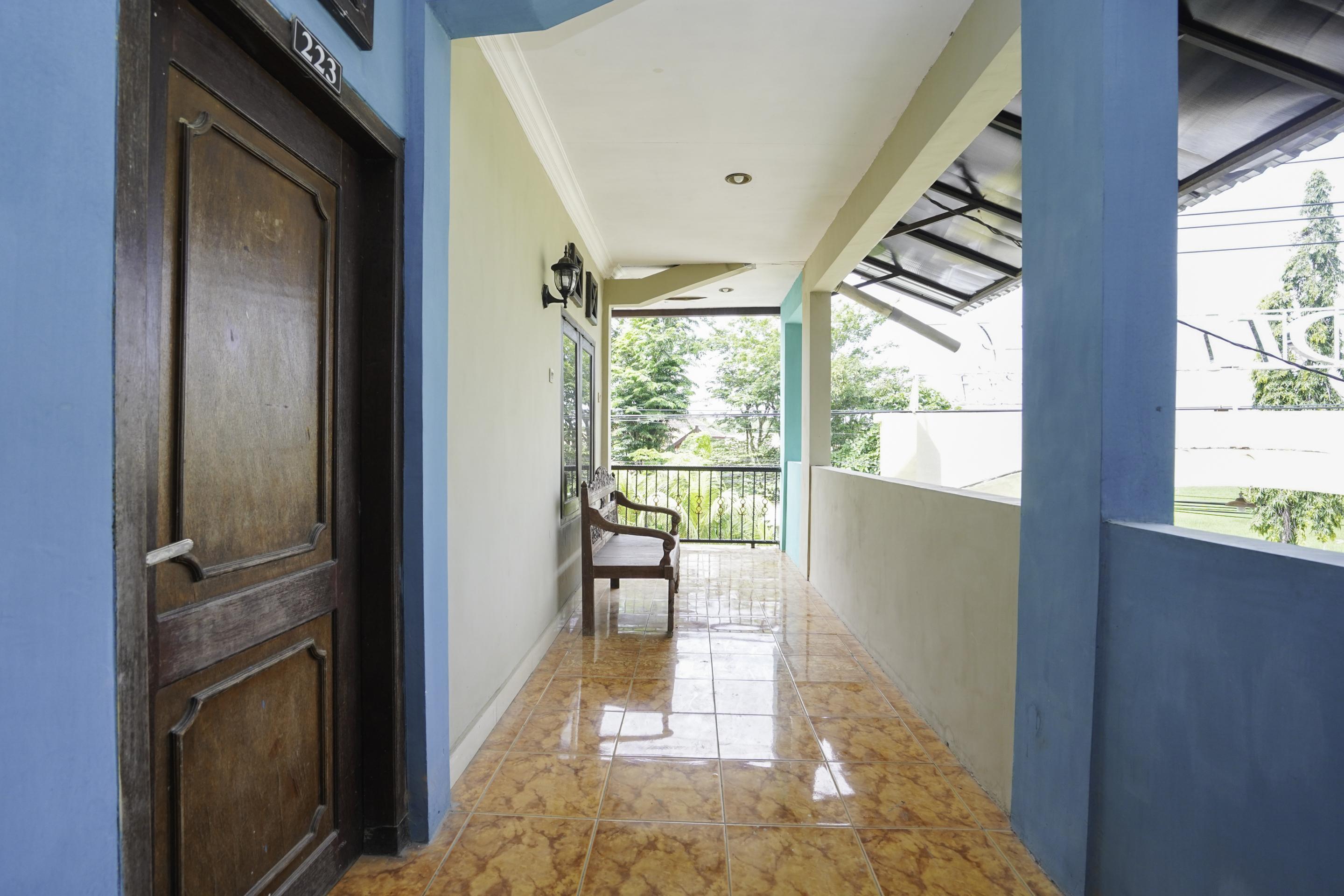 Oyo 2715 Hotel Madinah Syariah Pamekasan Extérieur photo