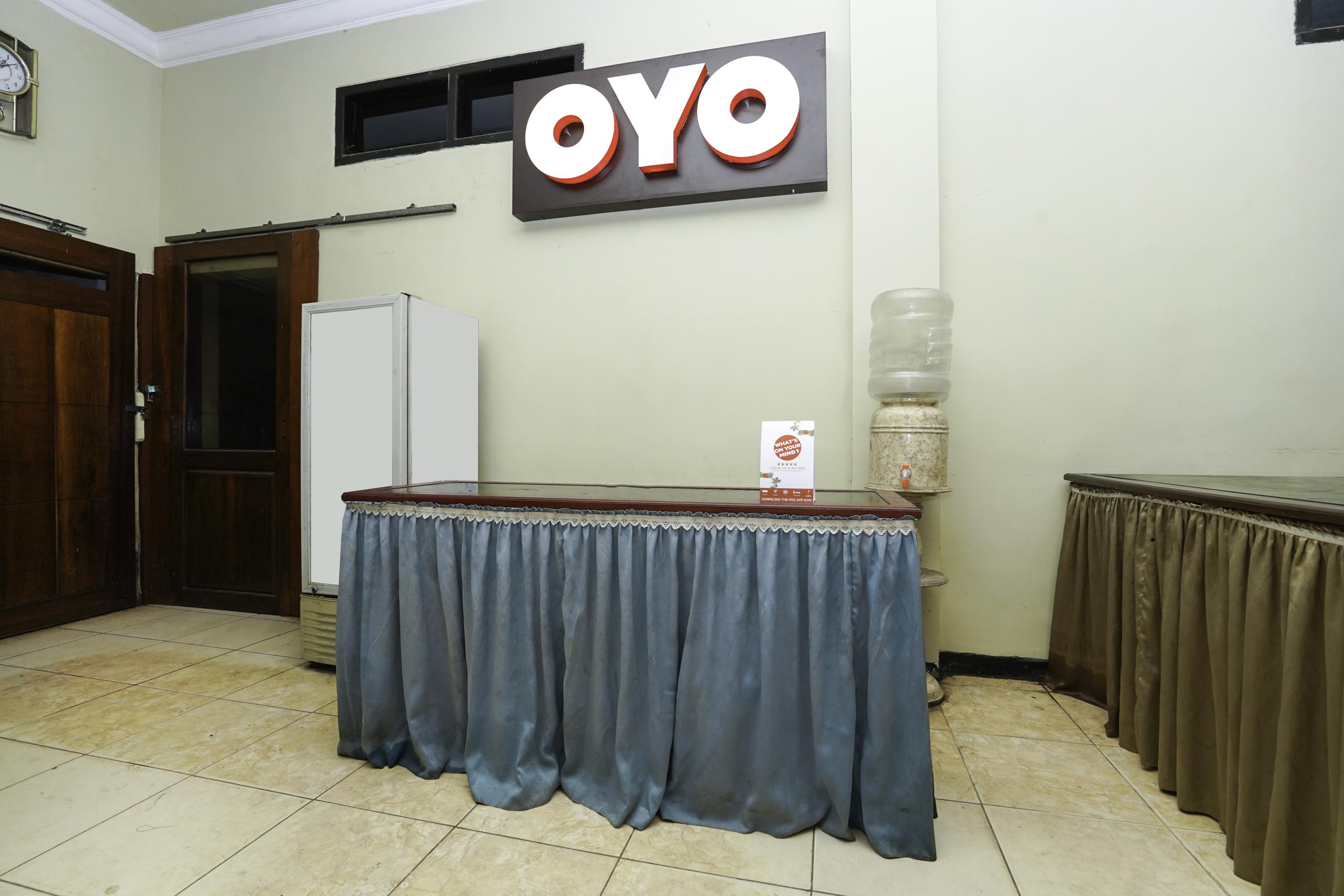 Oyo 2715 Hotel Madinah Syariah Pamekasan Extérieur photo