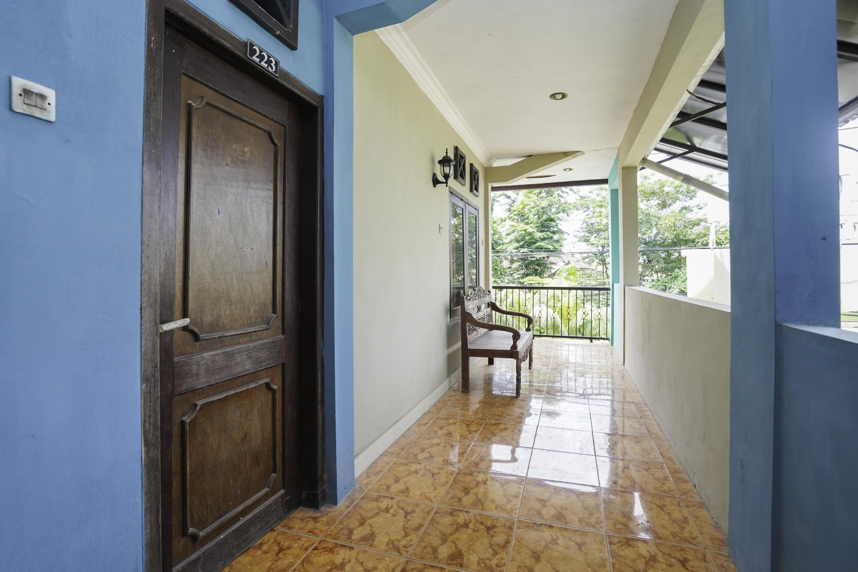 Oyo 2715 Hotel Madinah Syariah Pamekasan Extérieur photo