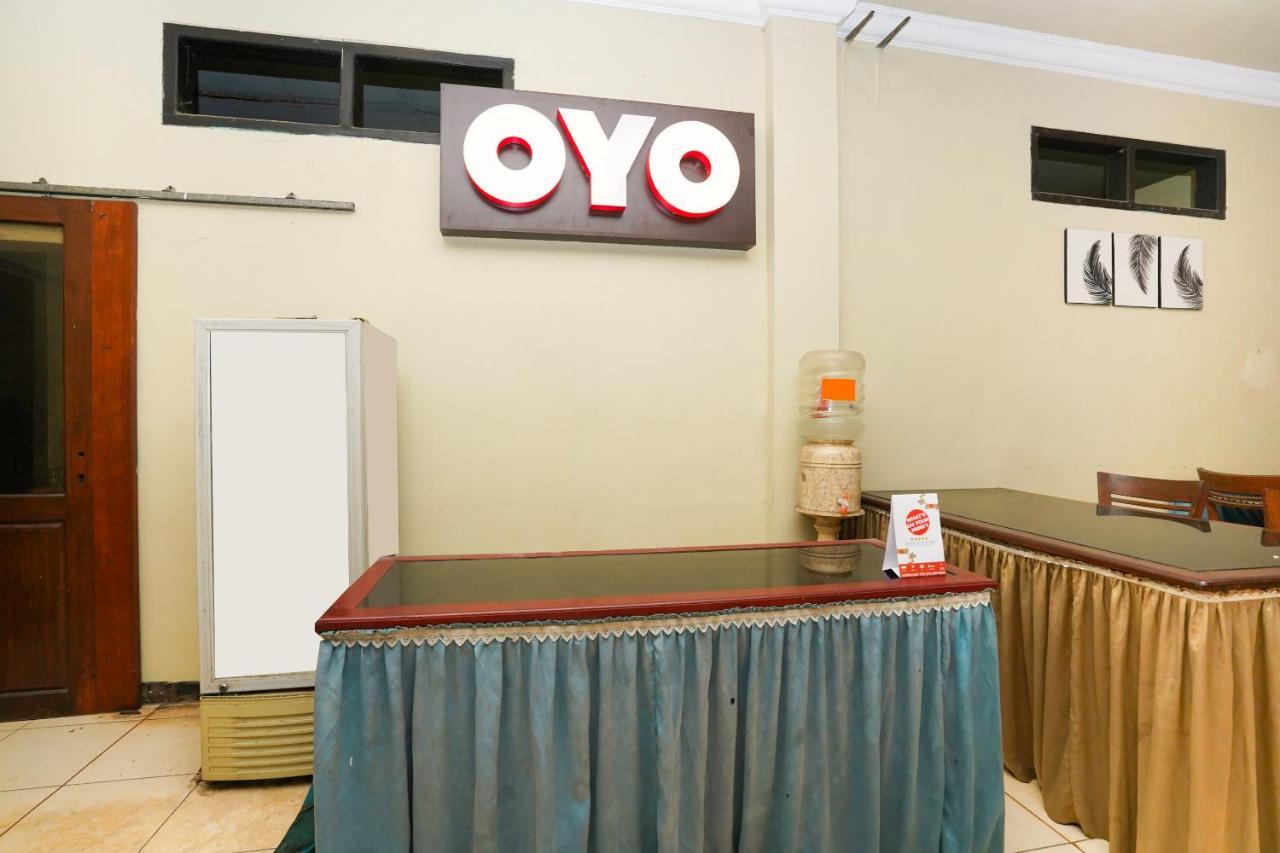 Oyo 2715 Hotel Madinah Syariah Pamekasan Extérieur photo