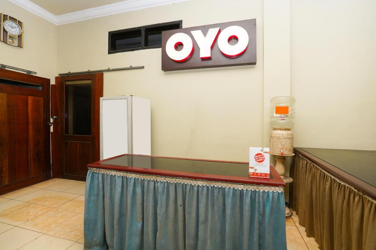 Oyo 2715 Hotel Madinah Syariah Pamekasan Extérieur photo