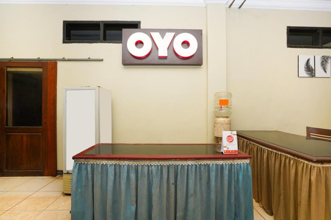 Oyo 2715 Hotel Madinah Syariah Pamekasan Extérieur photo